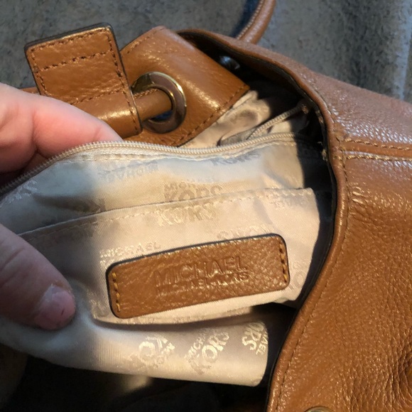 Micheal Kors purse - Picture 4 of 6